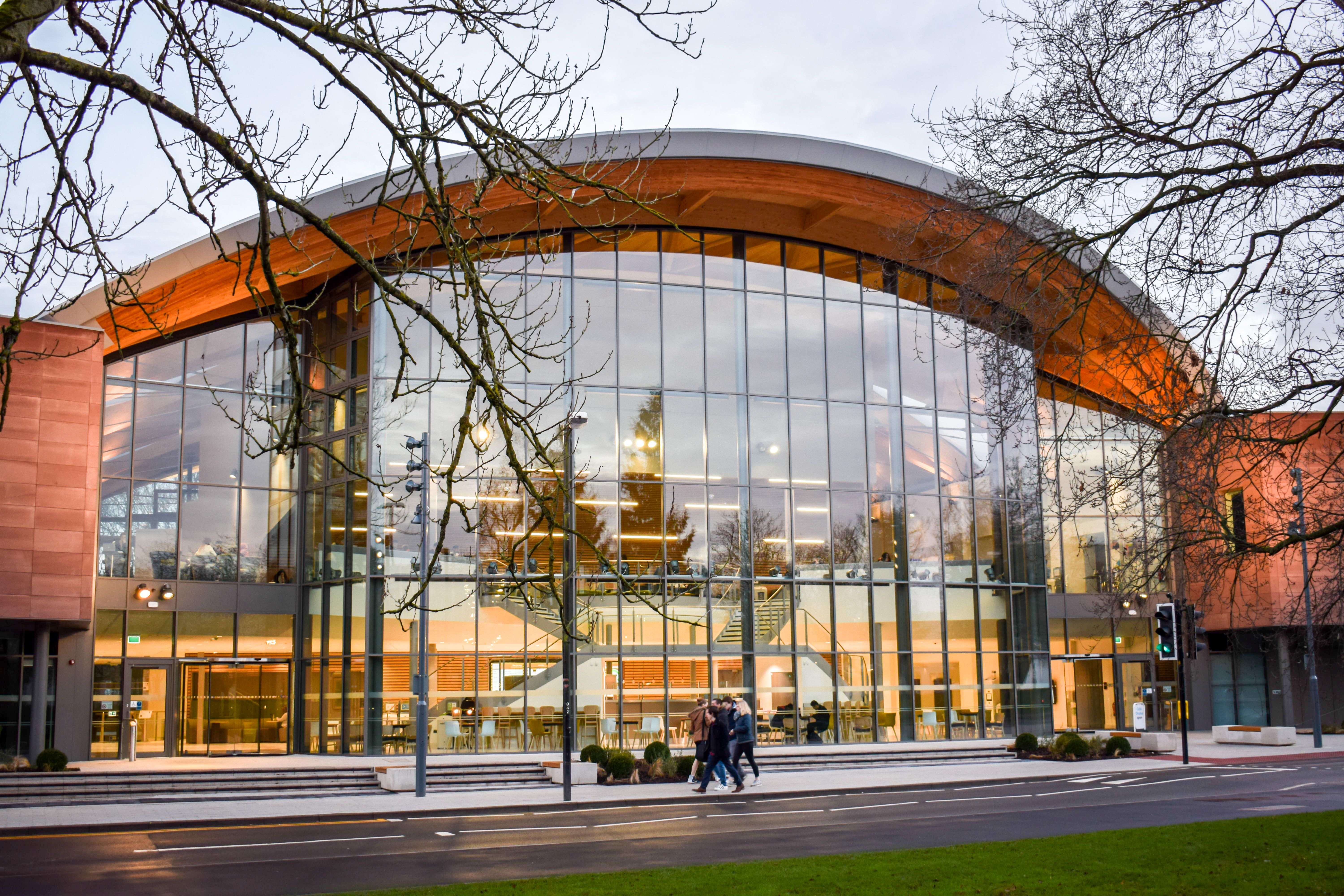 華威大學(xué).jpg 華威大學(xué).jpg