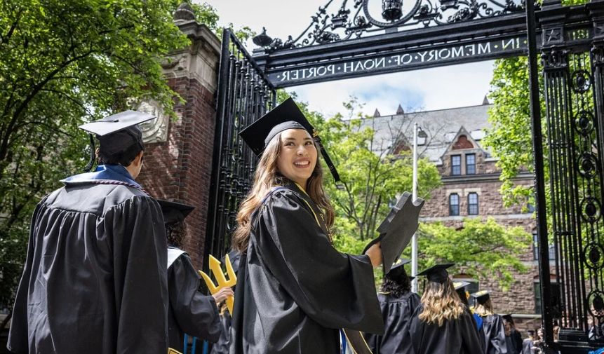耶魯大學323屆畢業典禮回顧.png