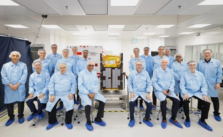 南洋理工大學公布第14顆也是最大的衛星.png 南洋理工大學公布第14顆也是最大的衛星.png